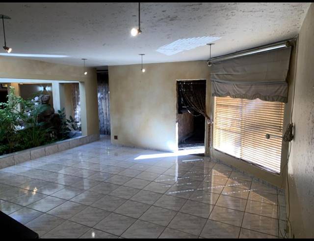 4 BEDROOM HOUSE FOR SALE IN SUNWARD PARK